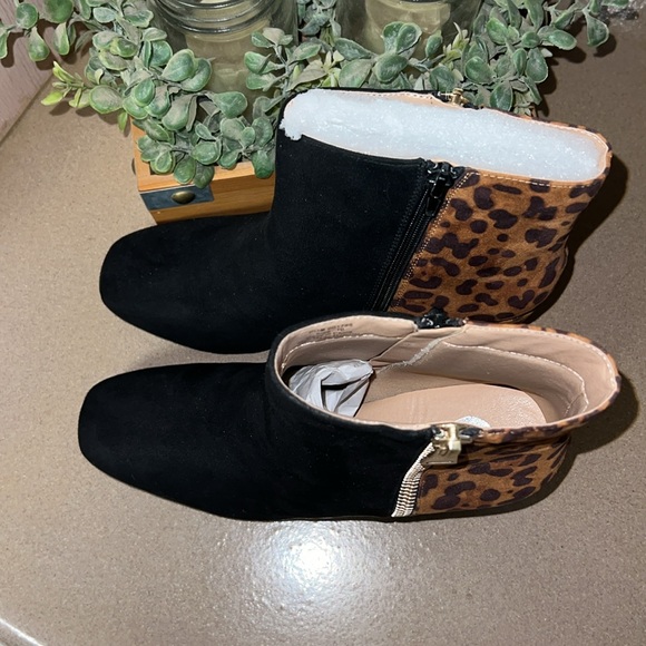 Journee Sarah Collection Black Animal Print Two Tone Ankle Boots NWOT - Picture 8 of 13